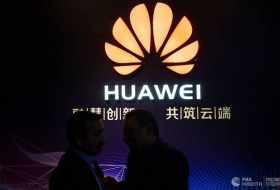 Huawei наказала сотрудников за новогодний пост в Twitter компании с iPhone
