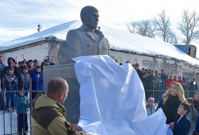 Армяне пытаются обелить себя в установке памятника палачу азербайджанцев