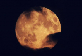Во время затмения на Луне заметили яркую вспышку - ВИДЕО 
