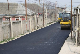 В бакинском поселке отремонтированы две дороги 