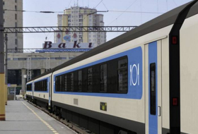 Поезд Тбилиси-Баку задержали на границе более 2 часов
