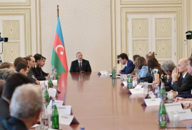 Ильхам Алиев принял представителей компаний-членов MEDEF - ФОТО