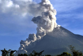 В Индонезии зафиксировали извержение самого активного вулкана