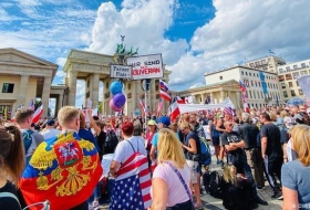 В Берлине около 40 тыс. демонстрантов вышли на массовую акцию против карантина из-за коронавируса

