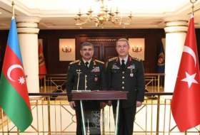 Министры обороны Азербайджана и Турции провели телефонный разговор
