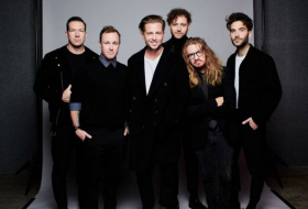 Музыкальная группа OneRepublic подняла украинский флаг на концерте
