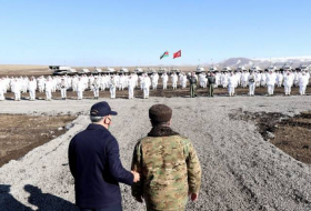 Министры обороны Азербайджана и Турции понаблюдали за военными учениями
