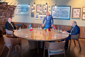 В Молдове началась неформальная встреча глав Азербайджана, Евросовета, Франции, Германии и Армении
