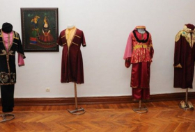 Азербайджанские национальные костюмы представлены в Великобритании