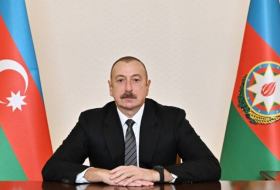 Президент Ильхам Алиев поздравил премьер-министра Грузии
