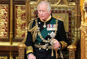 Британский король Карл III по состоянию здоровья примет военный парад из кареты
