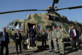 Вертолет премьер-министра Армении совершил экстренную посадку на стадионе