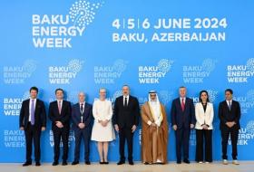 Президент Ильхам Алиев выступил на открытии Бакинской энергетической недели -ФОТО -ОБНОВЛЕНО 
