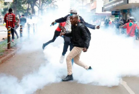 Полиция в Кении применила слезоточивый газ и водометы для разгона демонстрации
