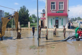 МЧС принимает меры на затопленных территориях в Евлахе и Мингячевире