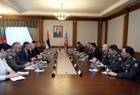 В Баку состоялась встреча министров обороны Азербайджана и Сербии