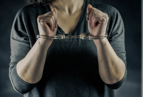 В Ясамальском районе Баку задержана подозреваемая в мошенничестве женщина