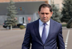 Министр обороны Армении отправился с визитом во Францию