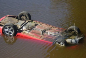 В Товузе автомобиль упал в реку, двое пропали без вести