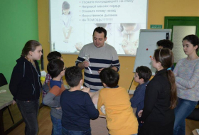 В Баку детей научили оказывать первую помощь - ФОТО