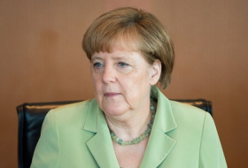 Меркель довела палестинскую девочку до слез