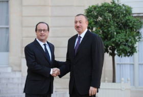 Ильхам Алиев поздравил Франсуа Олланда 