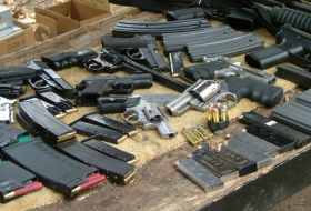 Парикмахер-азербайджанец обвиняется в торговле оружием.