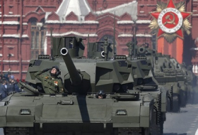 Главный танк парада заглох на Красной площади