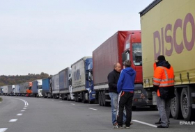На выезде из Белоруссии скопились сотни грузовиков