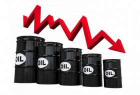 Нефть на миром рынке дешевеет