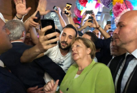  В Армении бьют тревогу: визит Меркель запомнился лишь селфи с ереванцами