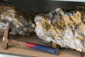 В Австралии нашли огромный золотой самородок - почти 100 кг