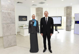Ильхаму Алиеву представили известного робота Софию - ФОТО, ВИДЕО