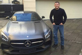 Рамзан Кадыров подарил Хабибу Нурмагомедову машину