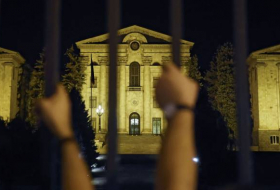 Армения снова митингует: Пашинян обрушил репрессии на головы 