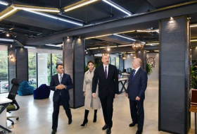  Ильхам Алиев и Мехрибан Алиева на открытии административного здания электронного правительства в Баку- ФОТО