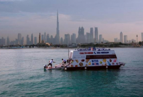 В Дубае запущен первый в мире плавучий супермаркет - ФОТО
