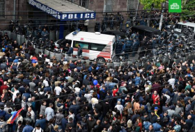 В Ереване сторонники Пашиняна начали блокировку зданий судов
