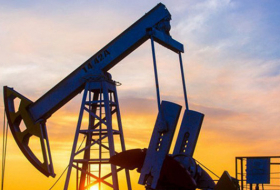 Азербайджанская нефть подешевела почти на 4%

