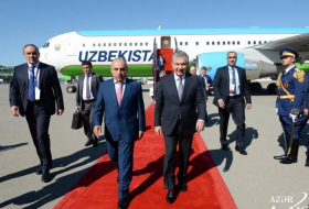Президент Узбекистана прибыл с визитом в Азербайджан
