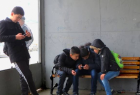 В школах Туркменистана запретили мобильные телефоны
