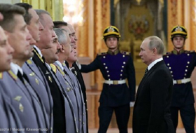Путин снял с должностей генералов МВД и МЧС
