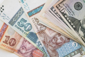 Игры иностранной валюты: евро и рубль падают, доллар держит планку к сомони