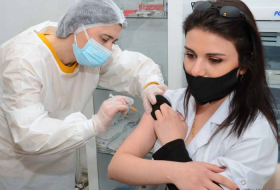 Уже вакцинированы 14 человек, их состояние в пределах нормы - главврач бакинской поликлиники

