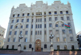 В Баку задержан человек, приковавший психически больного к столбу
