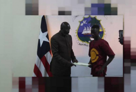 19-летний парень из Либерии нашел на дороге $50 000 и вернул владелице - ВИДЕО 