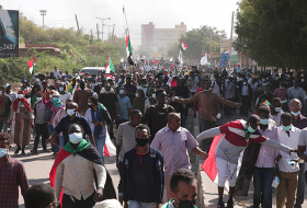 В Судане подавлена манифестация против военных, более 100 пострадавших
