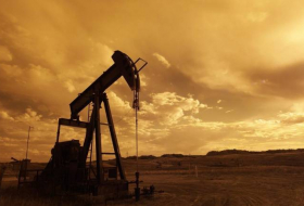 Цены на нефть умеренно прибавили на росте спроса

