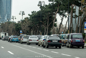 В Азербайджане определяется штраф за остановку других автомобилей на стоянках такси
