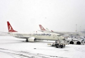 Снегопад закрыл аэропорты Стамбула

